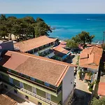 Velvet Thassos